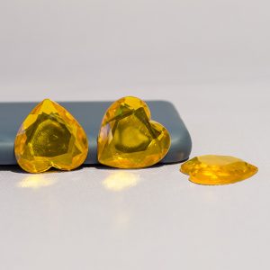 Камень декор Сердце 2,5 см грани золото за 10 шт Камень-06