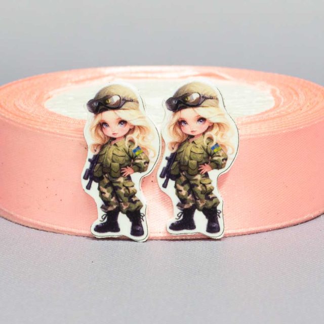 Кабошон Серединка Девочка военная в шлеме БРАК