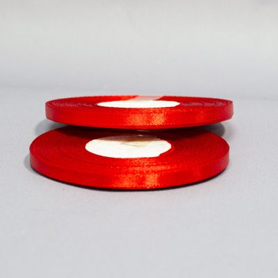 Лента атласная 0,6 см красная за 33 м.