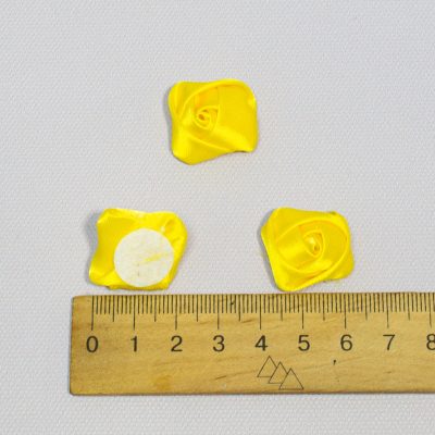Декор Роза атласная 2,5 см желтая за 1 шт.